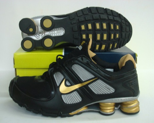 Sportive Nike Shox R5 Black Gold Running Shoes