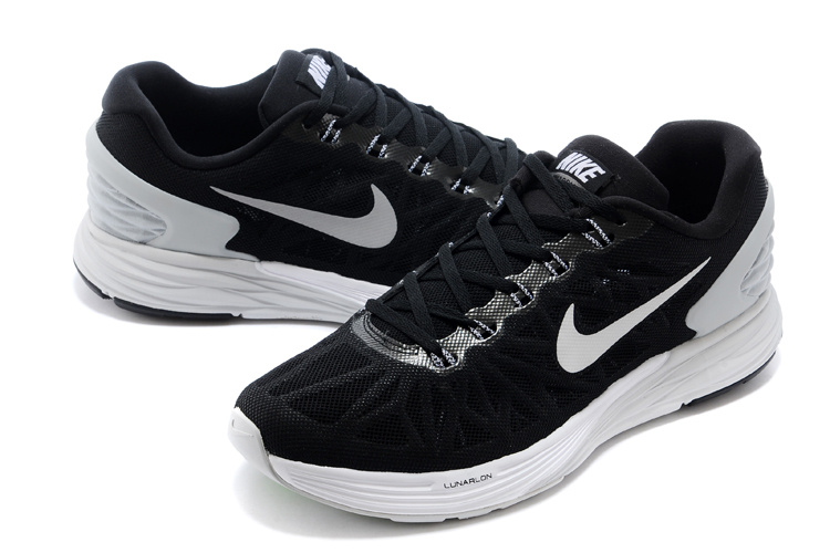 Nike Moofall 6 Black White Running Shoes - Click Image to Close