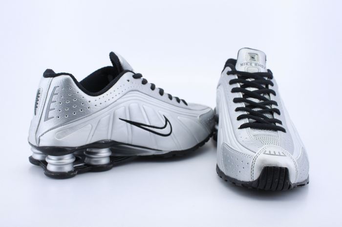 Nike Shox R4 Shoes White Black Silver Air Cushion